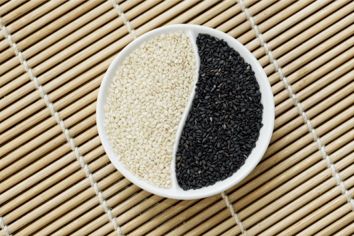 What Is The Difference Between Black And White Sesame Seeds