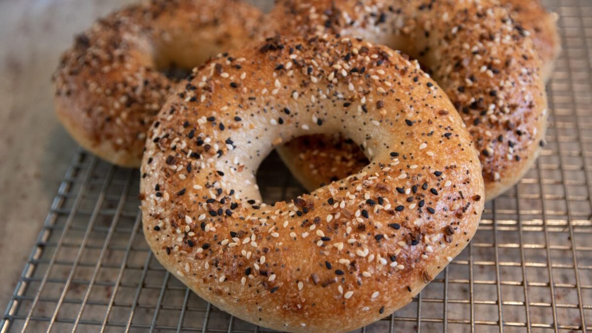 What Seeds Are In Everything Bagels