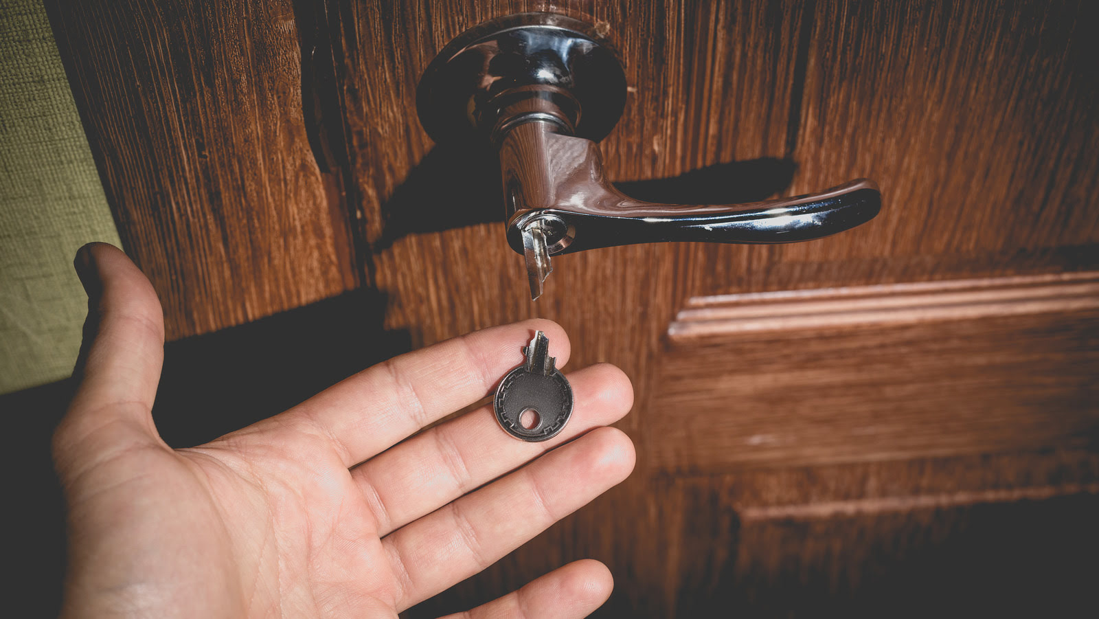 What To Do If Key Is Stuck In Door Lock