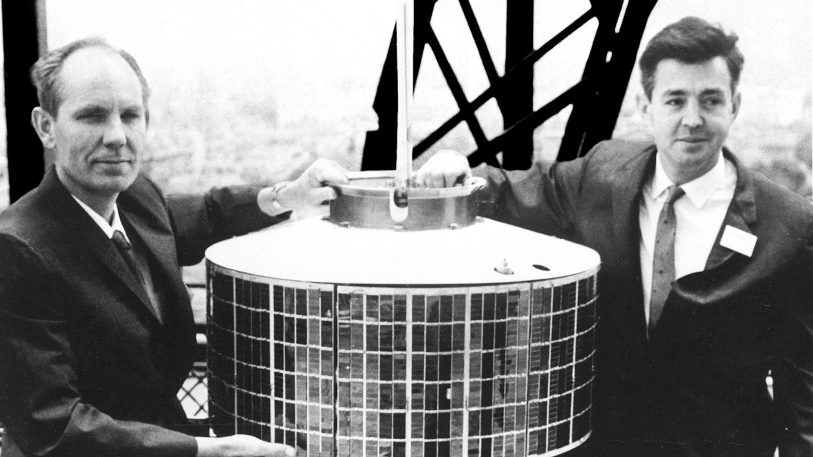 Which Satellite Ushered In The Era Of Live Transatlantic Television Broadcasting?