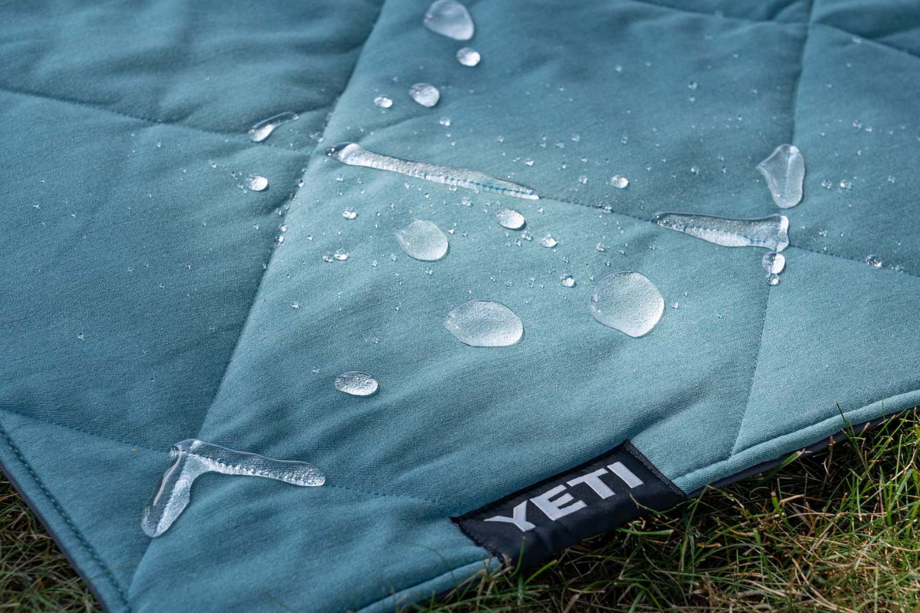 15 Best Picnic Blanket Water Resistant For 2024