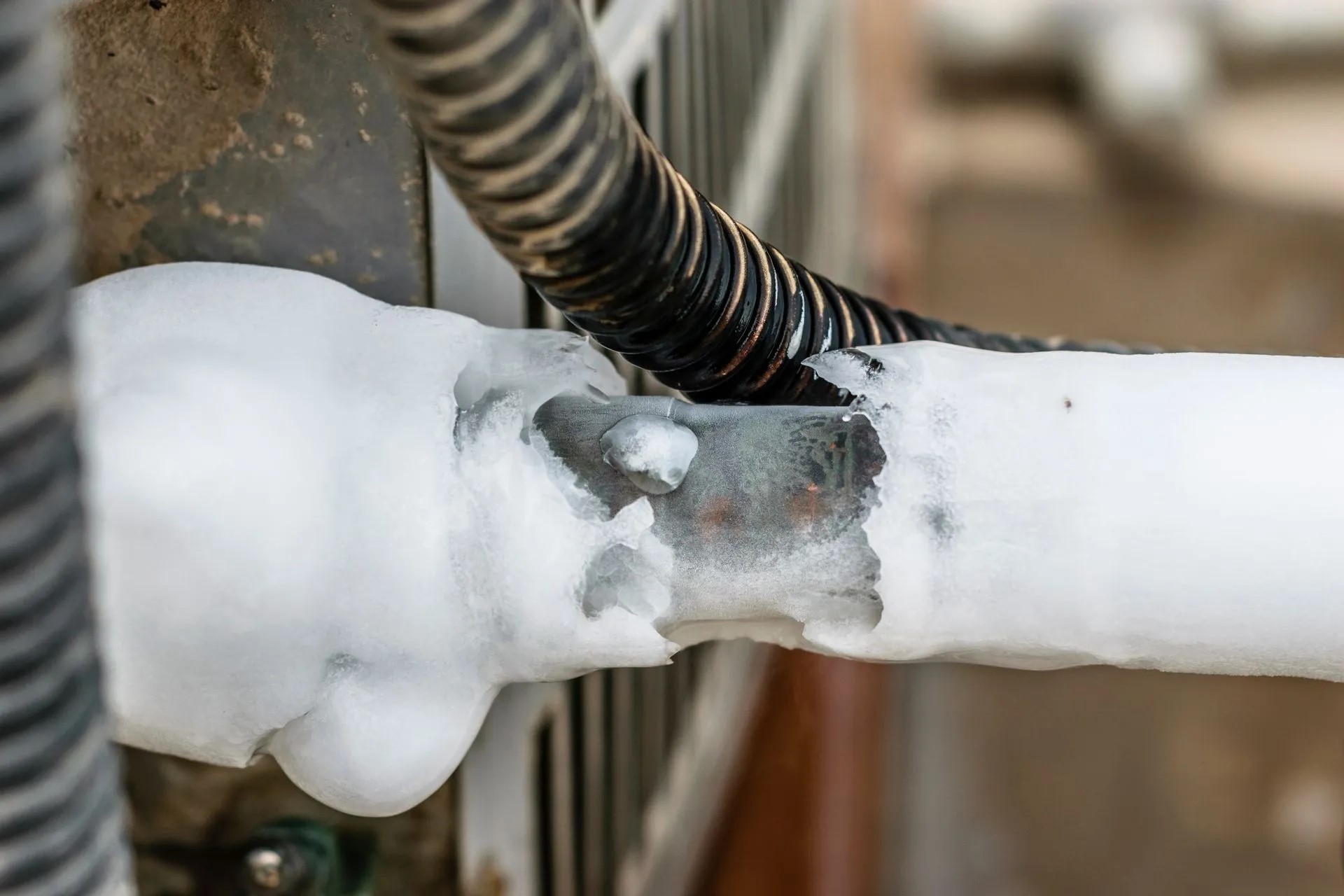 At What Outdoor Temperature Will Pipes Freeze