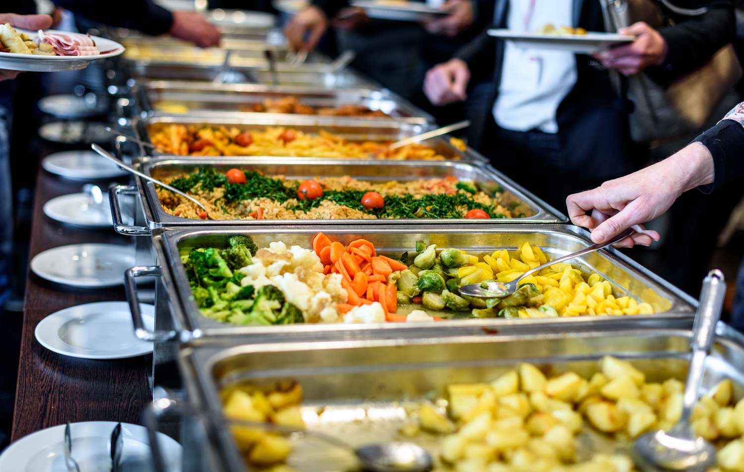 Best Practices For Holding Food On A Buffet Table