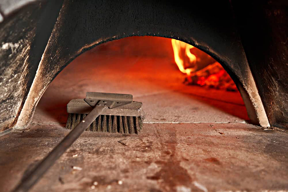How Do You Clean A Pizza Oven