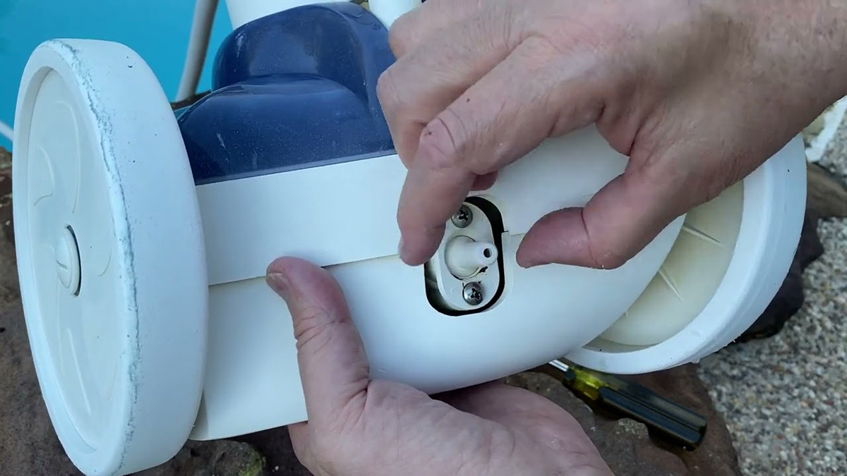 How To Adjust The Polaris Pool Cleaner