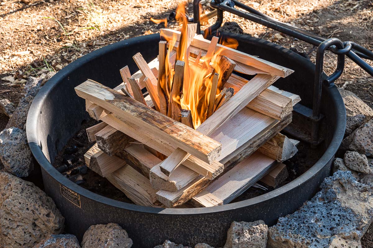How To Arrange Wood In A Fire Pit