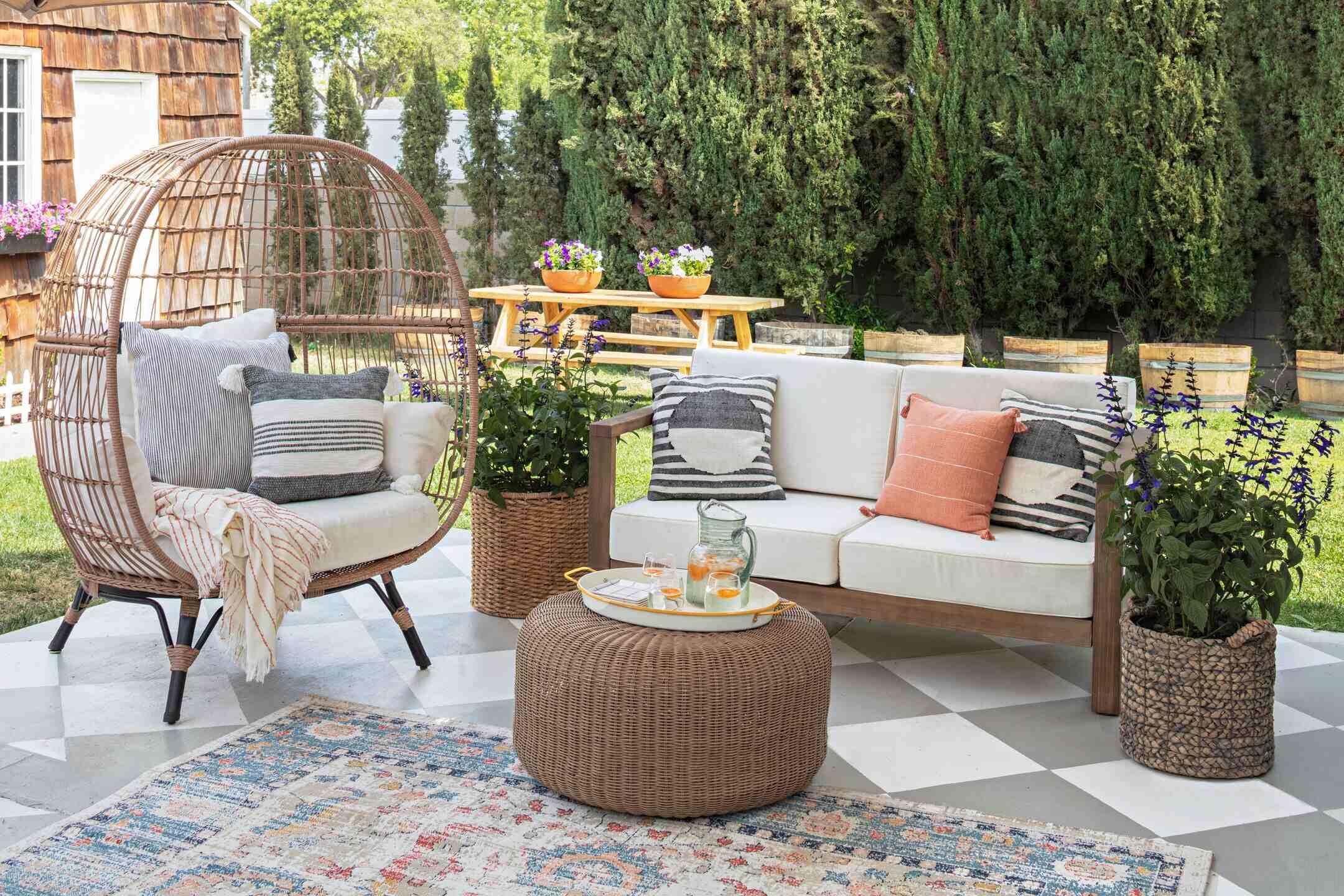 How To Build An Outdoor Living Space