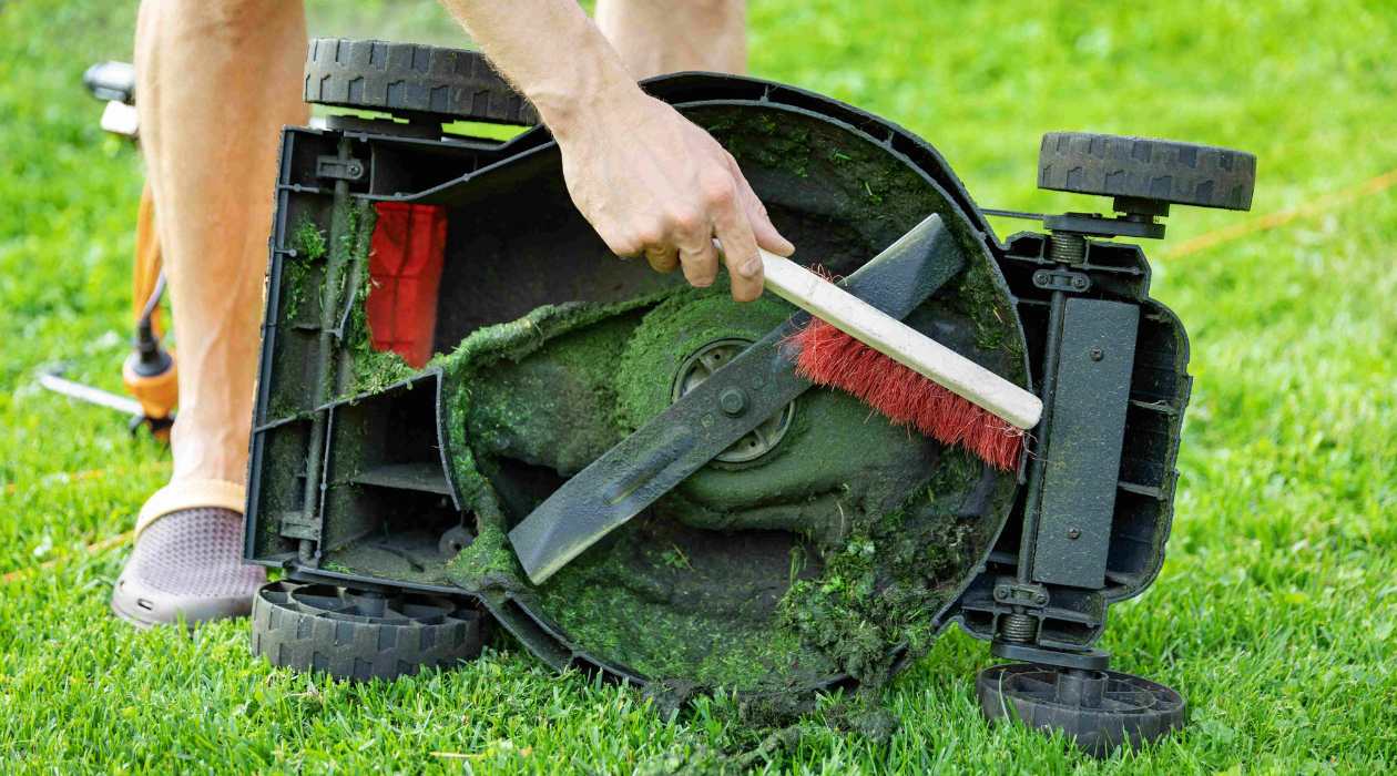 How To Clean A Lawnmower
