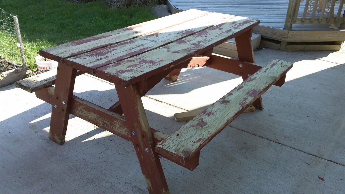 How To Clean A Wooden Picnic Table