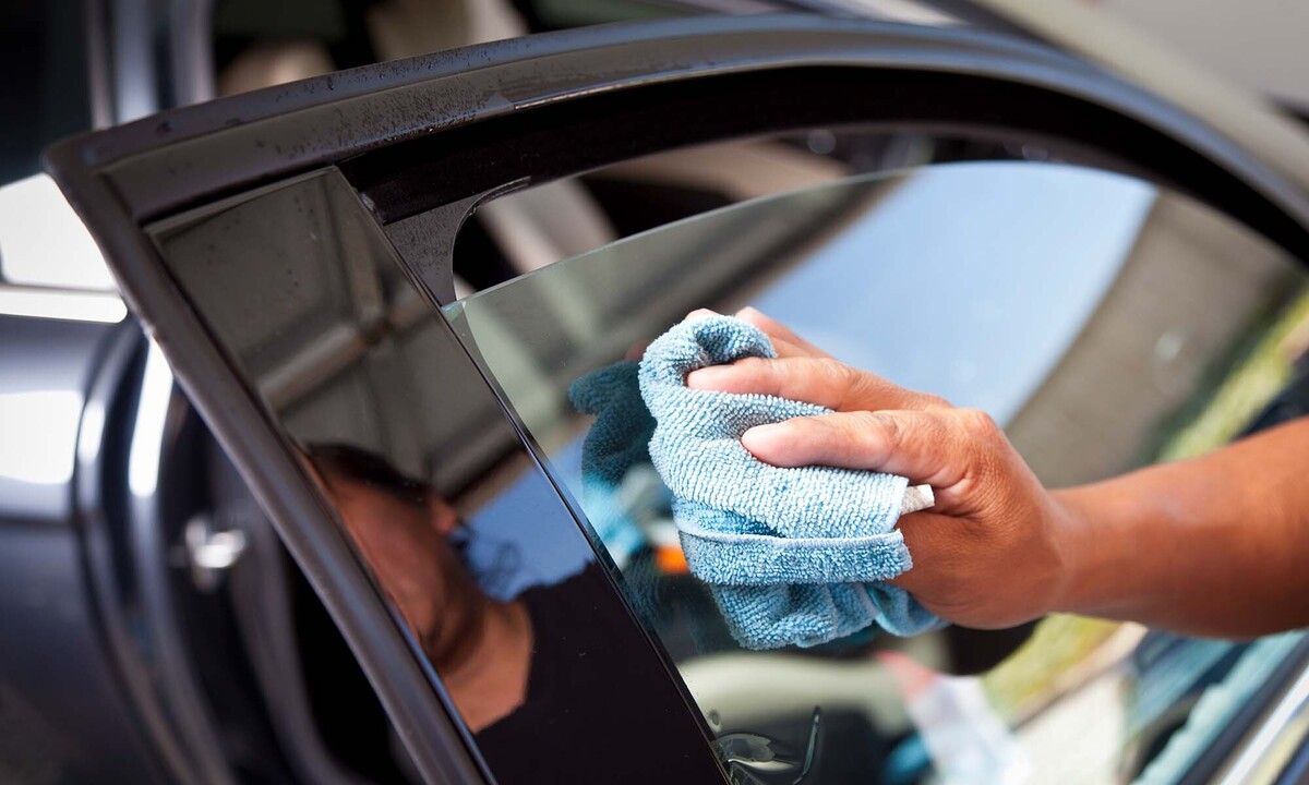 How To Clean Auto Glass