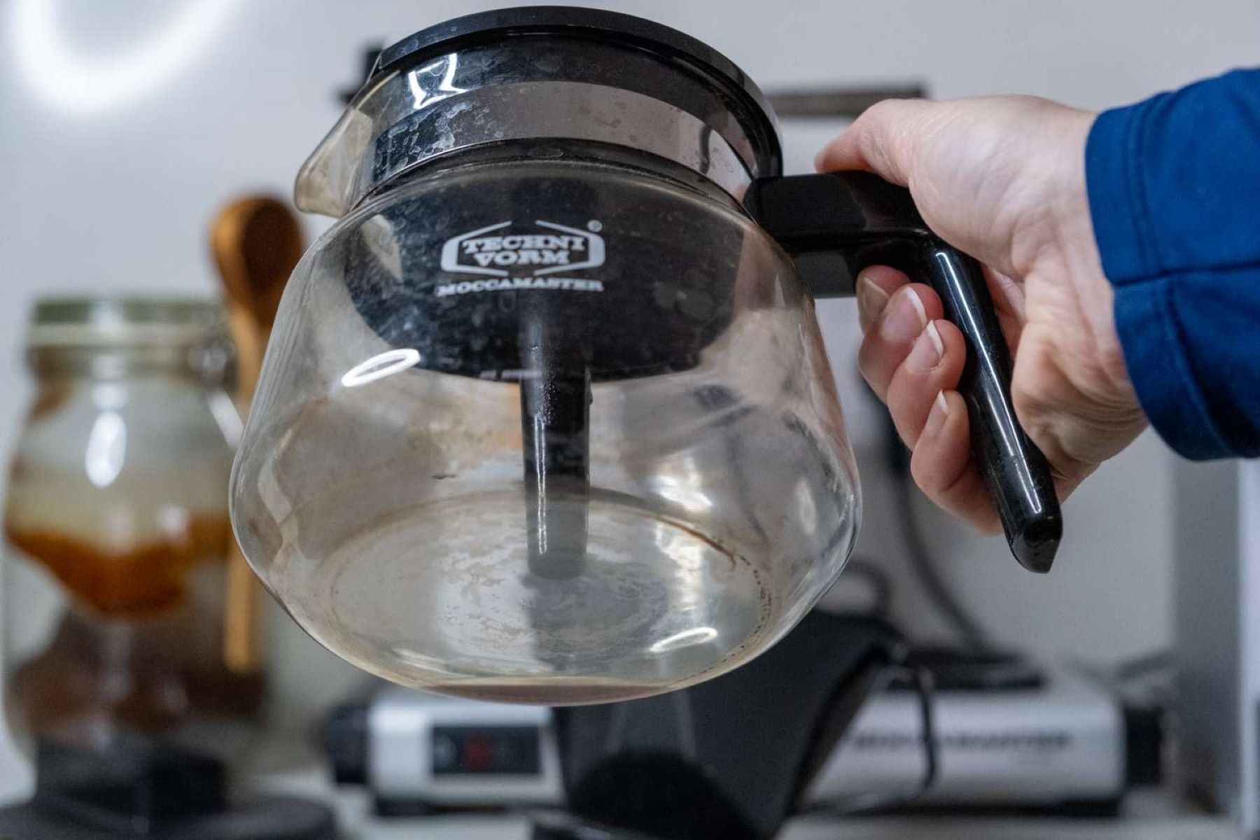 Cleaning a 2025 glass coffee pot