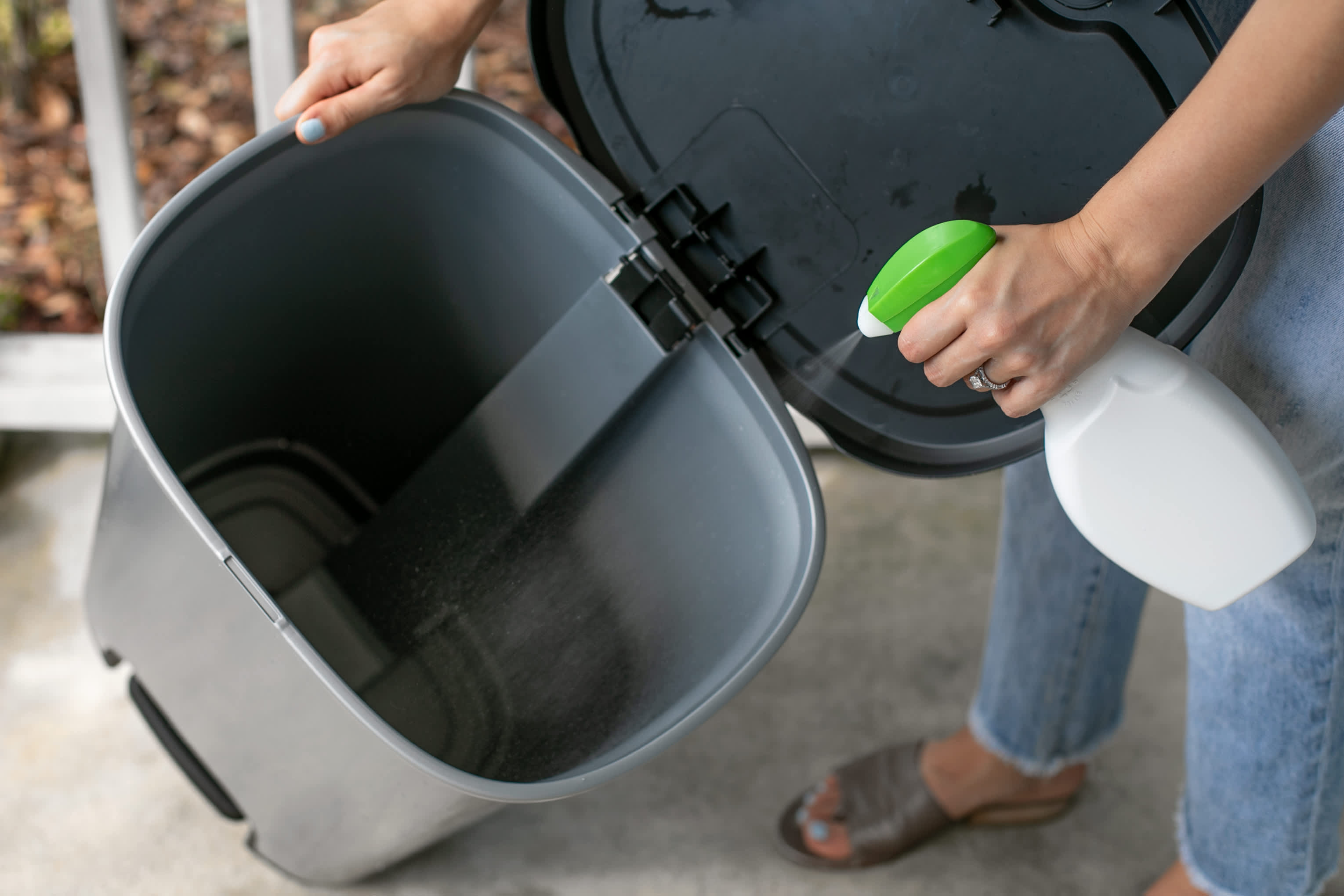 How To Clean Stinky Trash Can