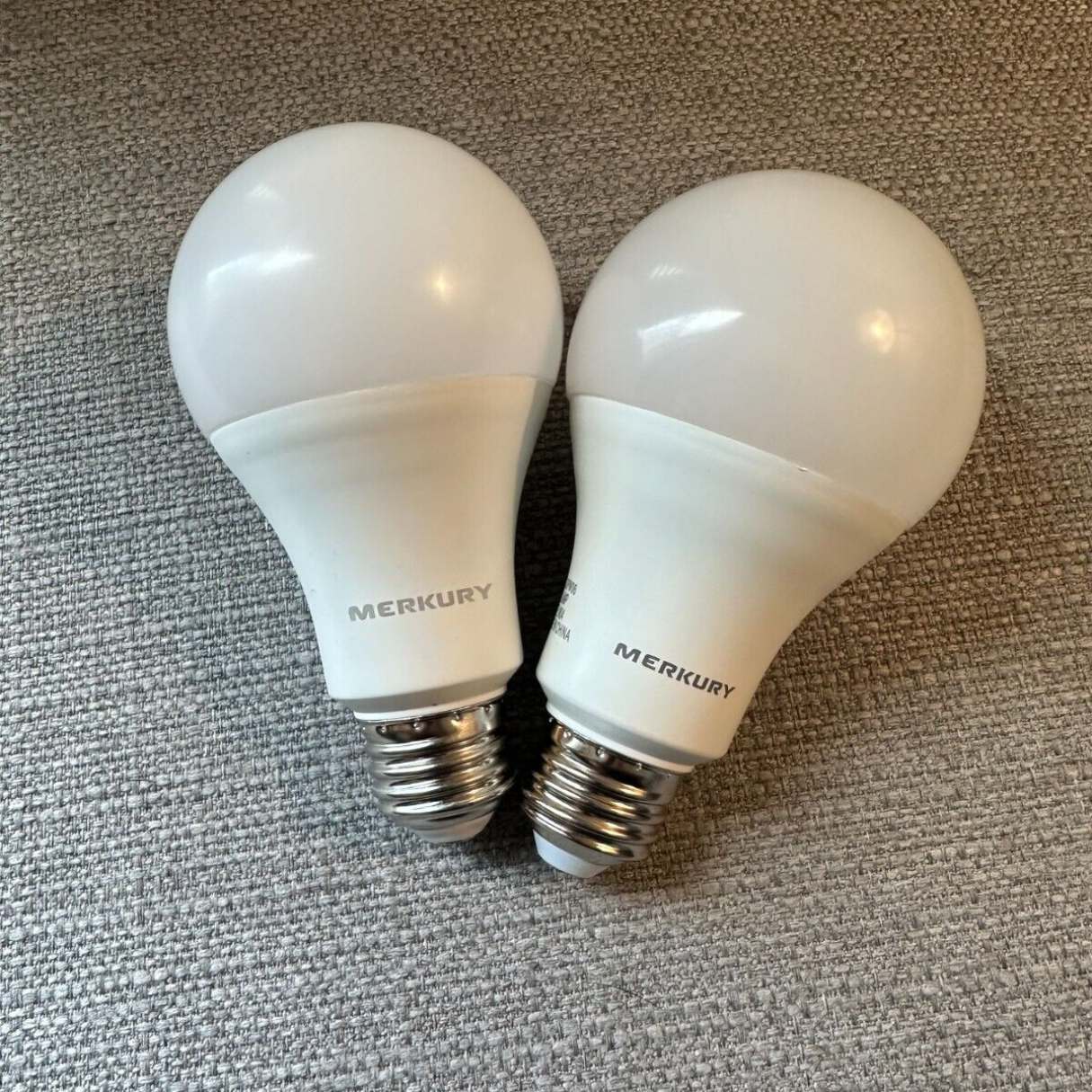 Merkury color changing store light bulb