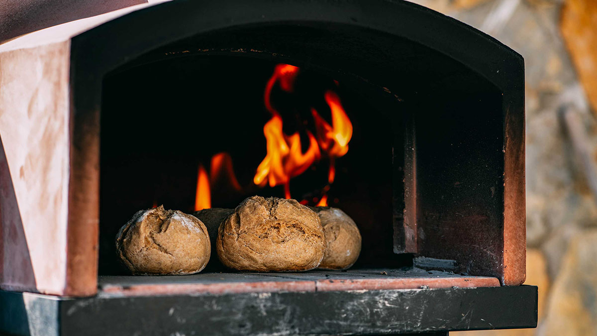 How To Cook Bread In A Pizza Oven