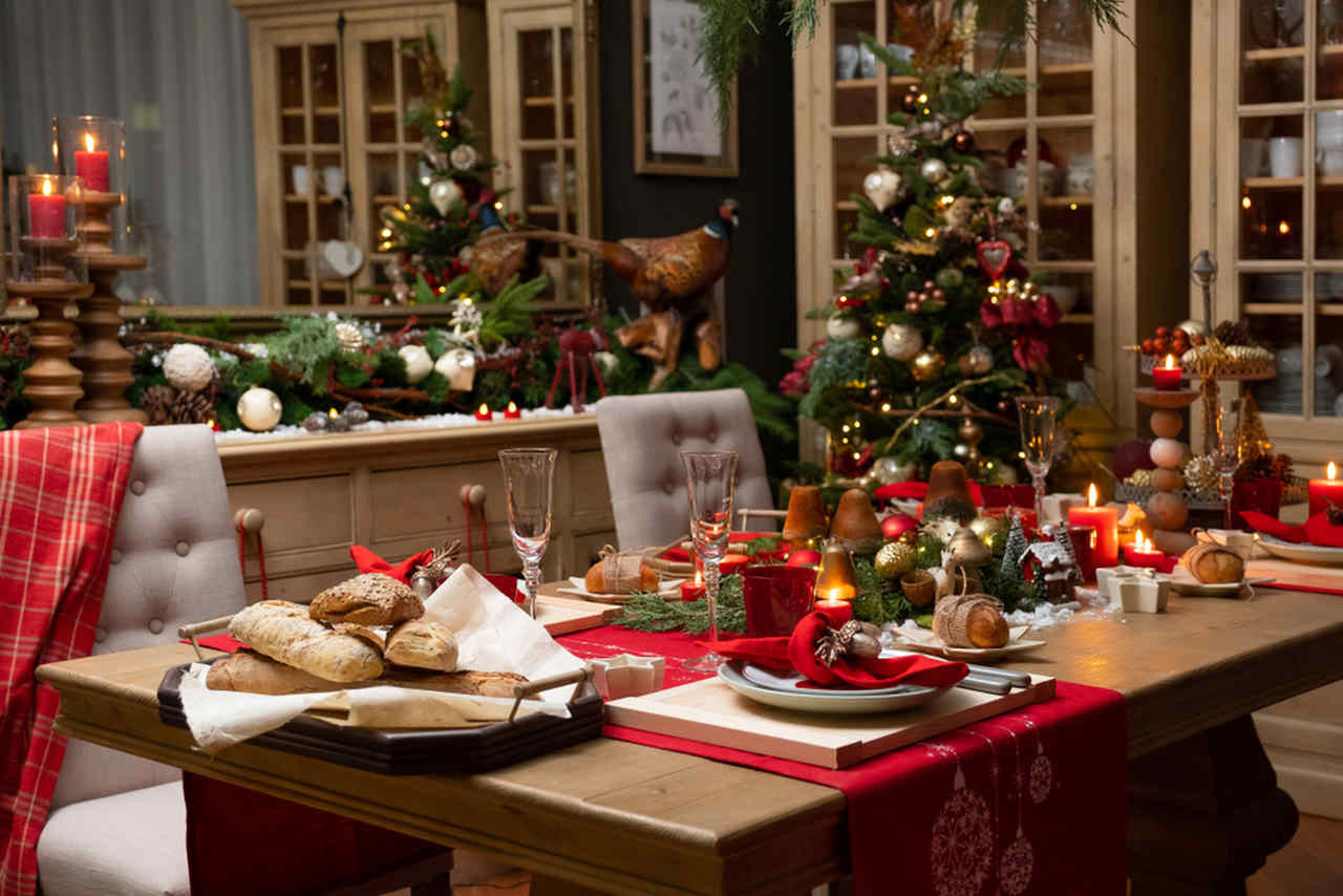 How To Decorate A Dining Table For Christmas