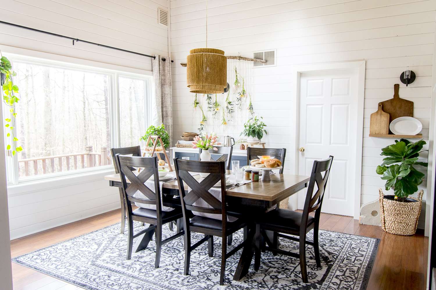 How To Decorate A Dining Table For Everyday