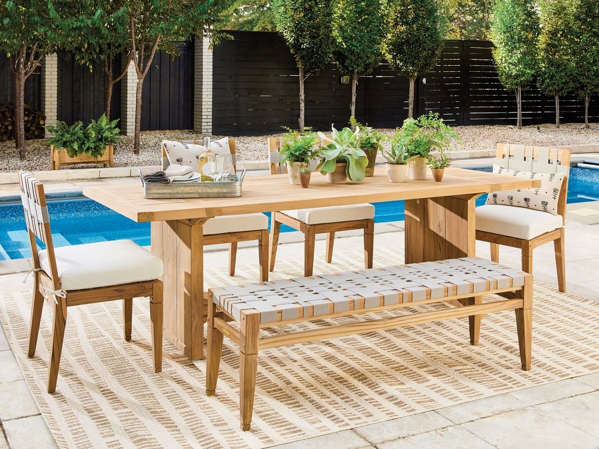 How To Decorate An Outdoor Table