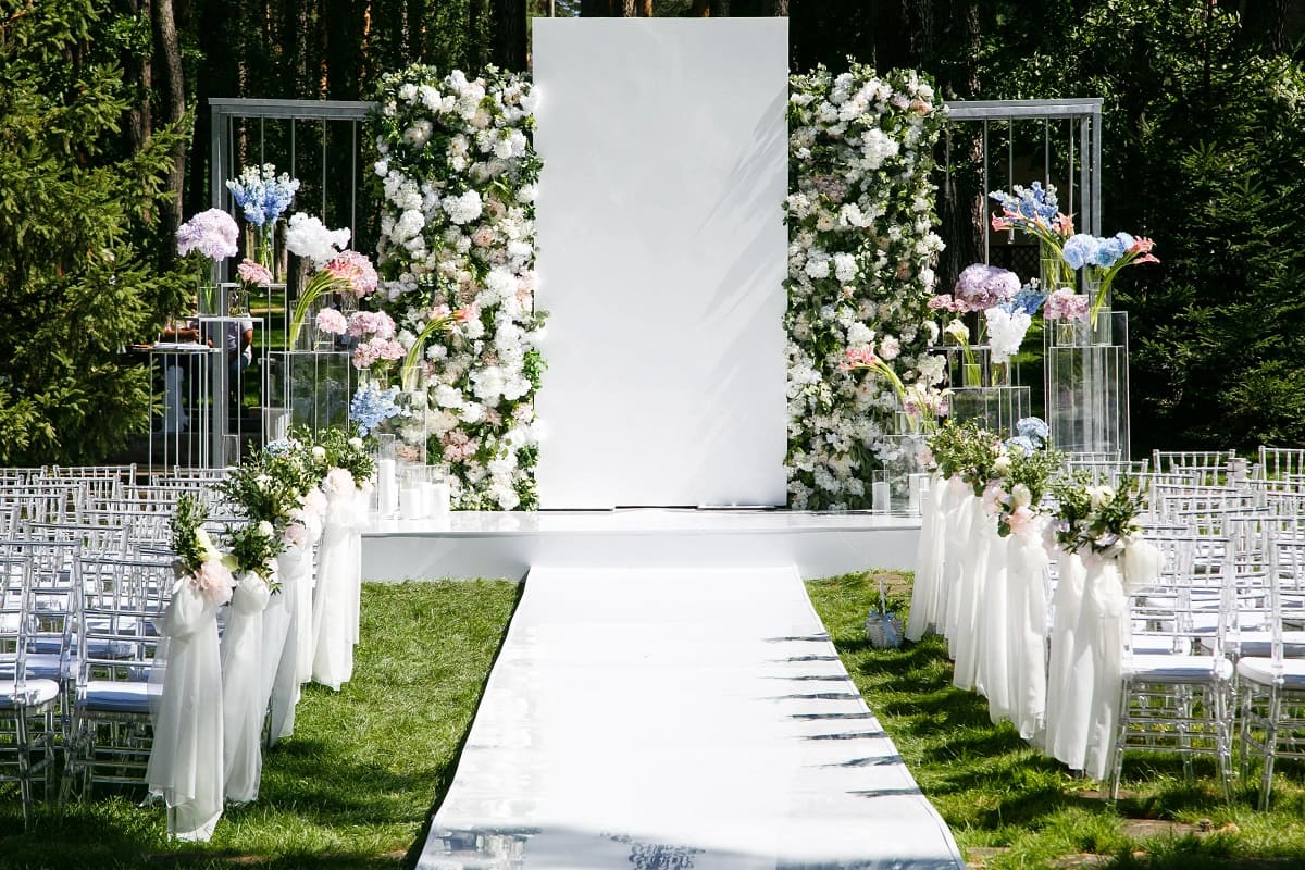 How To Decorate Outdoor Wedding