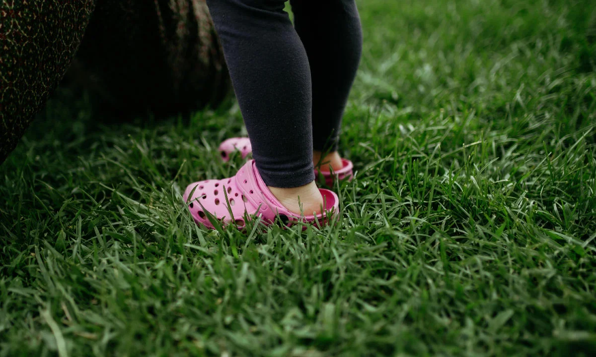 How To Get Grass Out Of Fuzzy Crocs