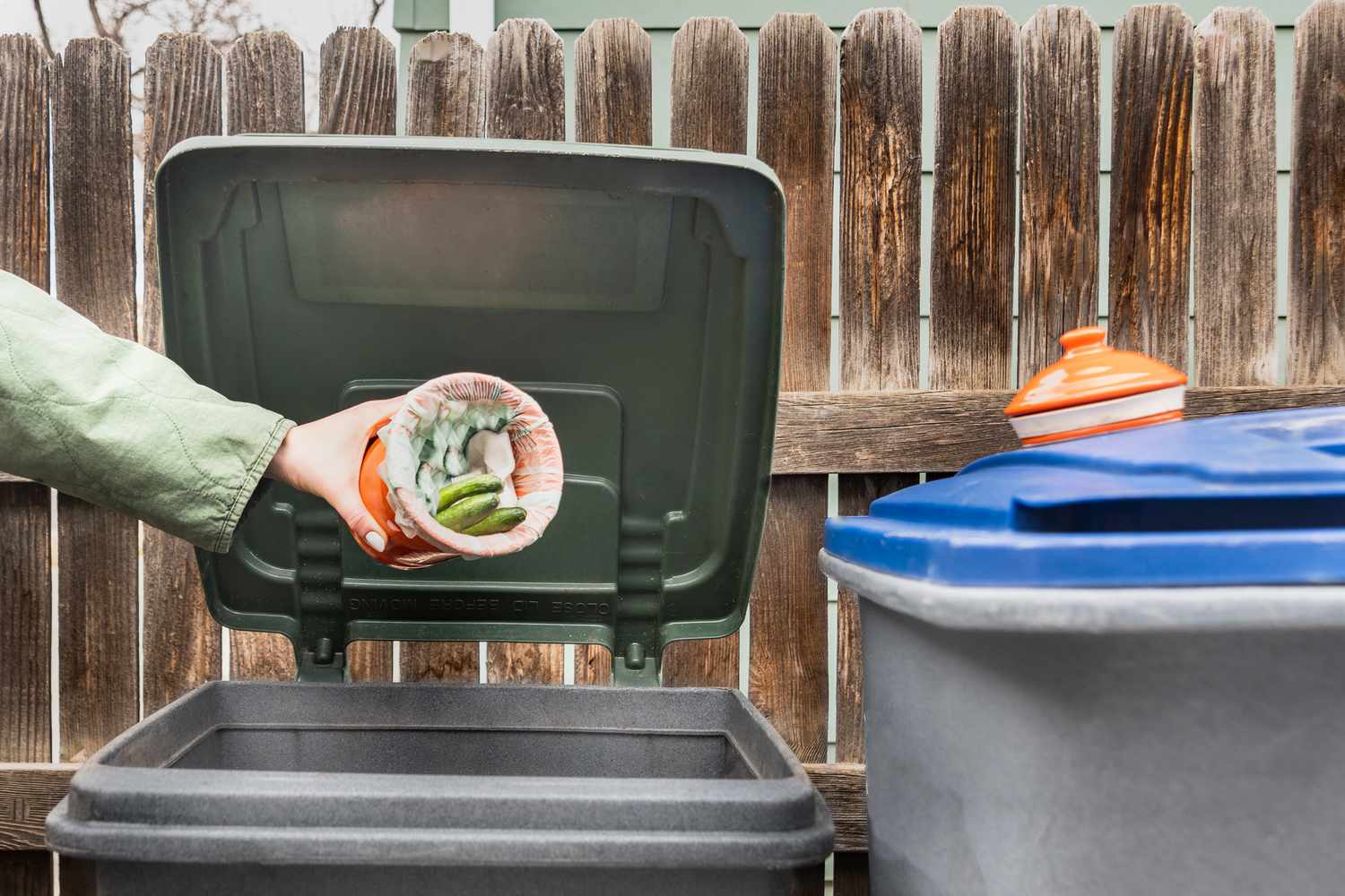How To Keep Flies Out Of Outdoor Trash Can