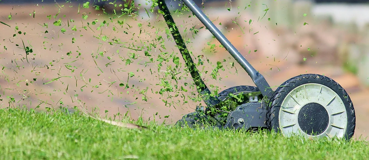 How To Keep Grass Clippings Out Of Mulch Beds When Mowing