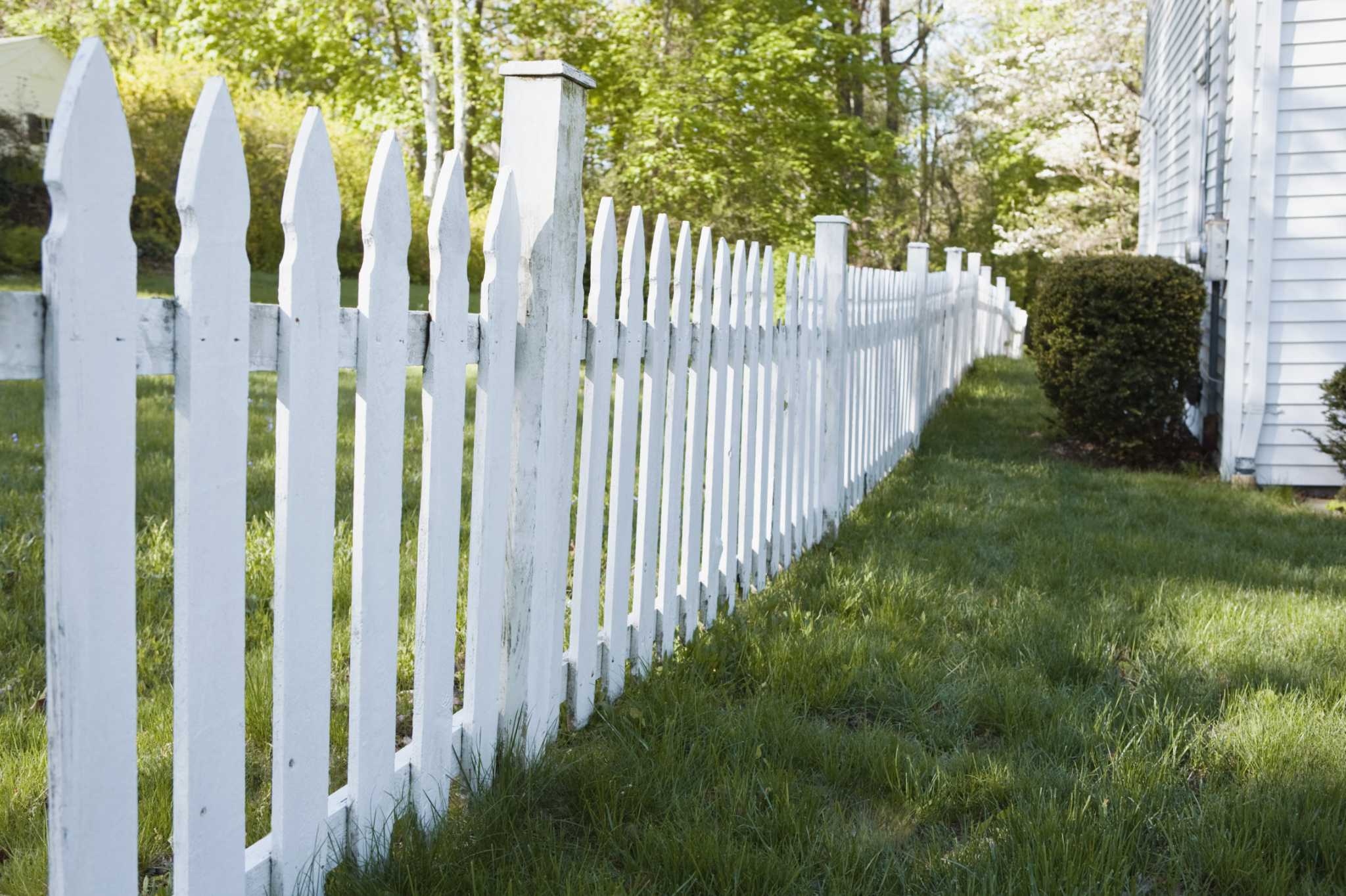 How To Keep Neighbors’ Grass From Growing Under Fence