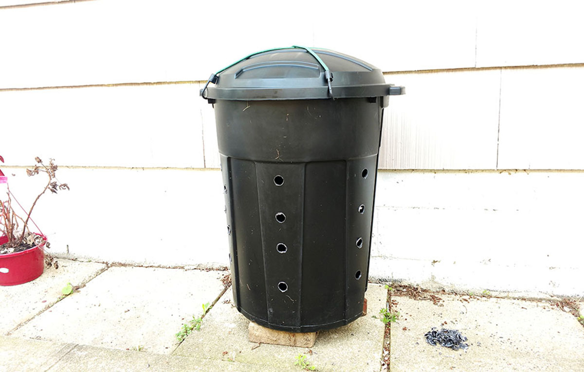 How To Make A Compost Bin From A Plastic Dustbin