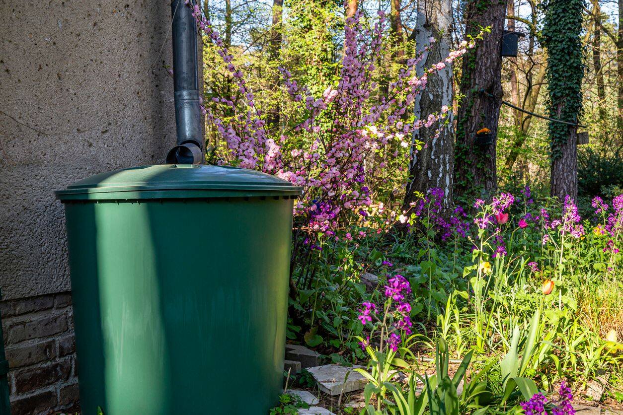 How To Make A Rain Barrel Out Of A Trash Can