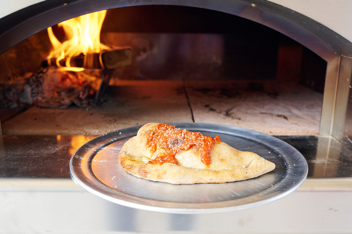 How To Make Calzone In A Pizza Oven