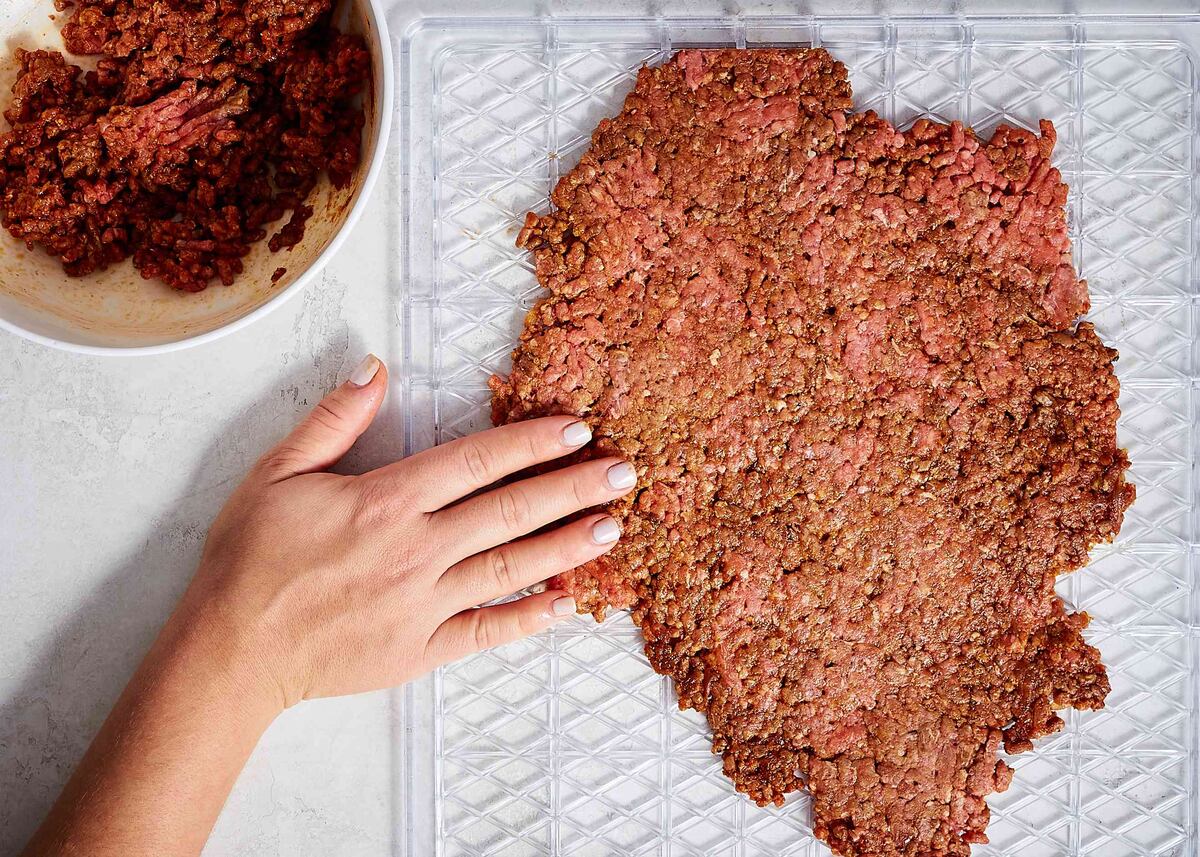 https://storables.com/wp-content/uploads/2024/01/how-to-make-jerky-from-ground-beef-in-a-dehydrator-1704350255.jpg