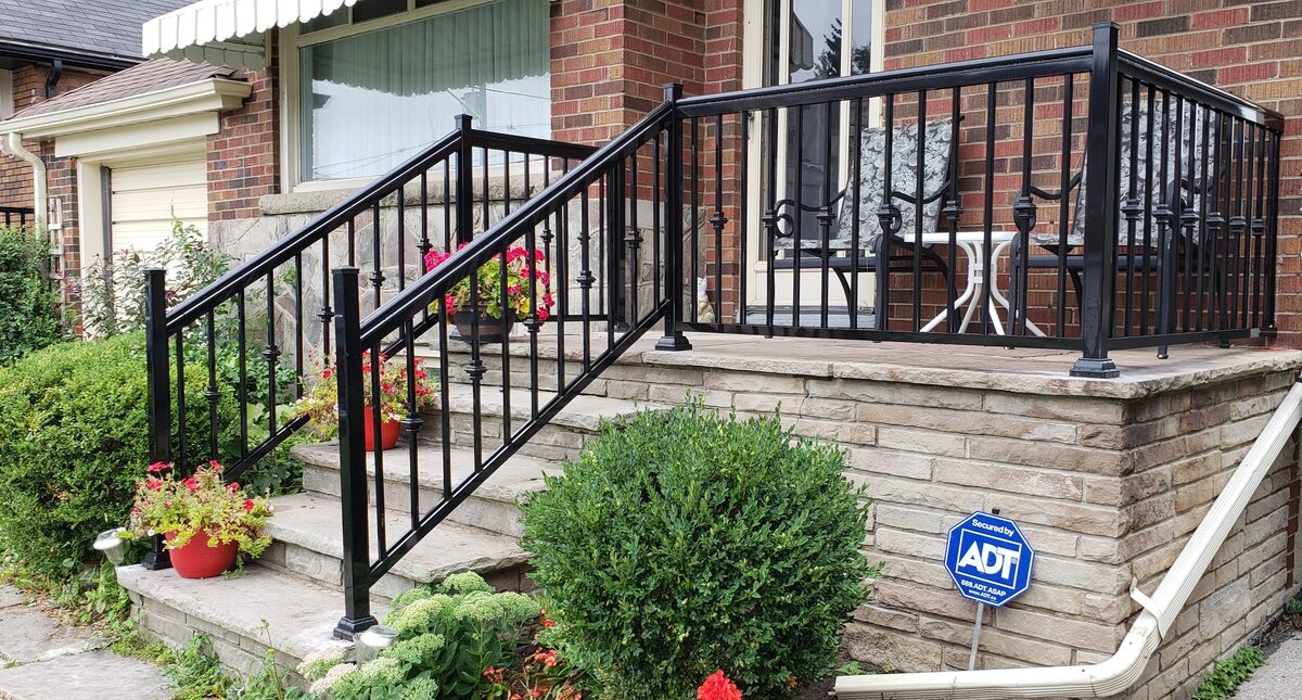 How To Paint Metal Railings Outdoors