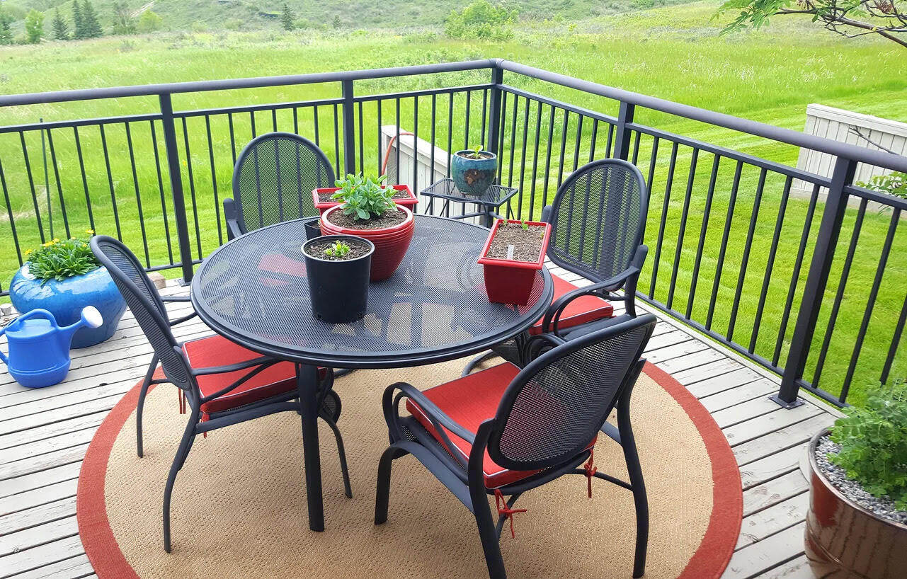 How To Paint Outdoor Aluminum Furniture