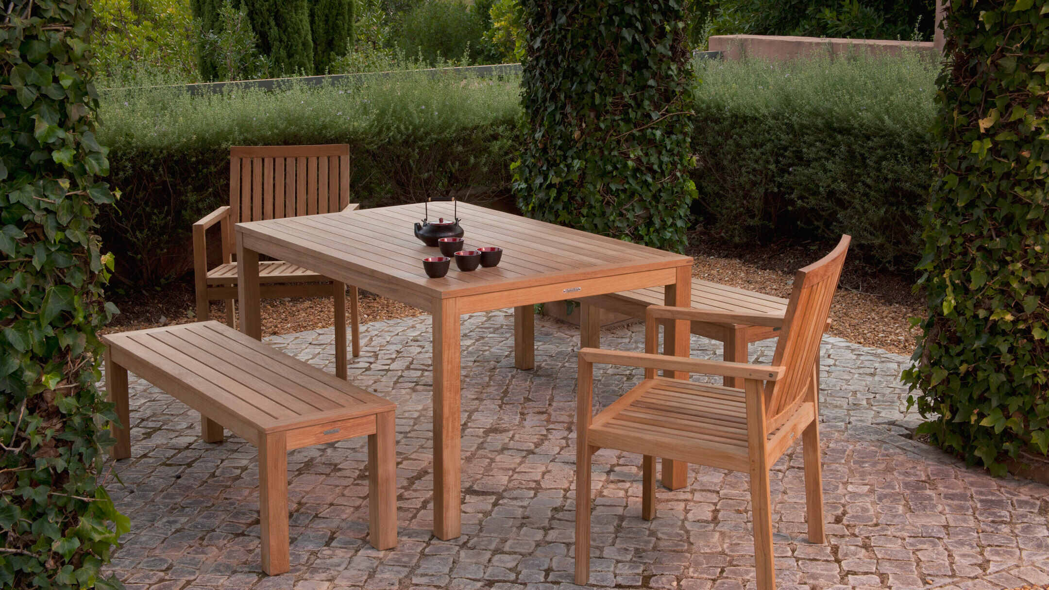 How To Protect Outdoor Wood Furniture From Elements