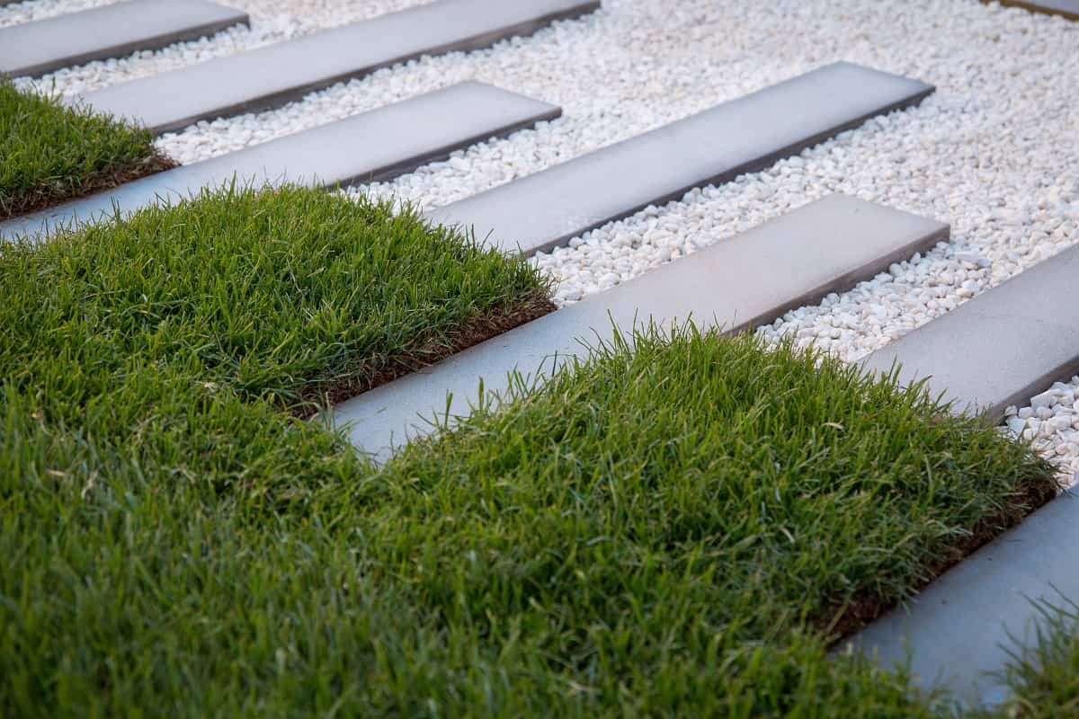 How To Put Stepping Stones On Grass