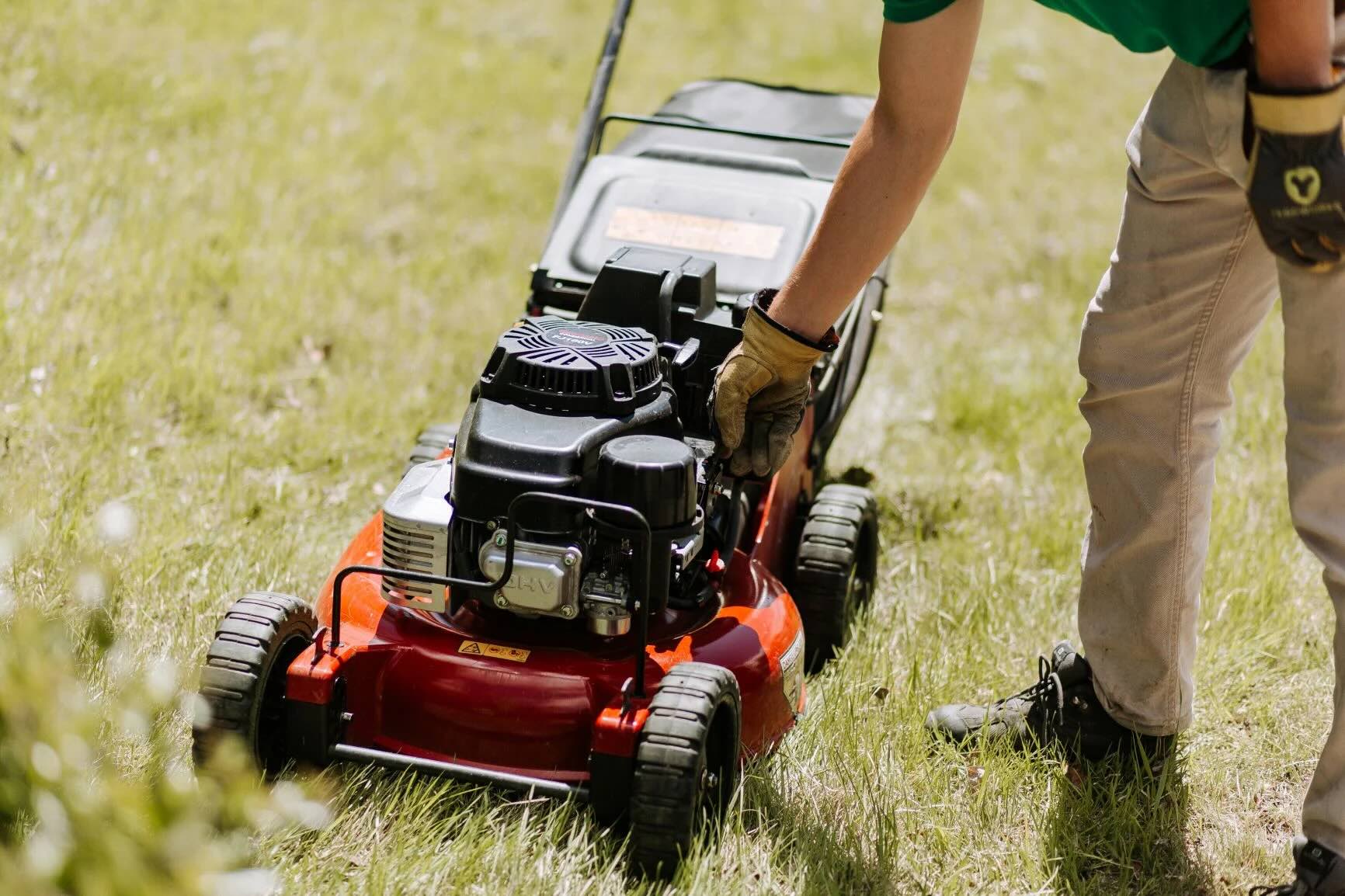 How To Remove Gas From A Lawnmower
