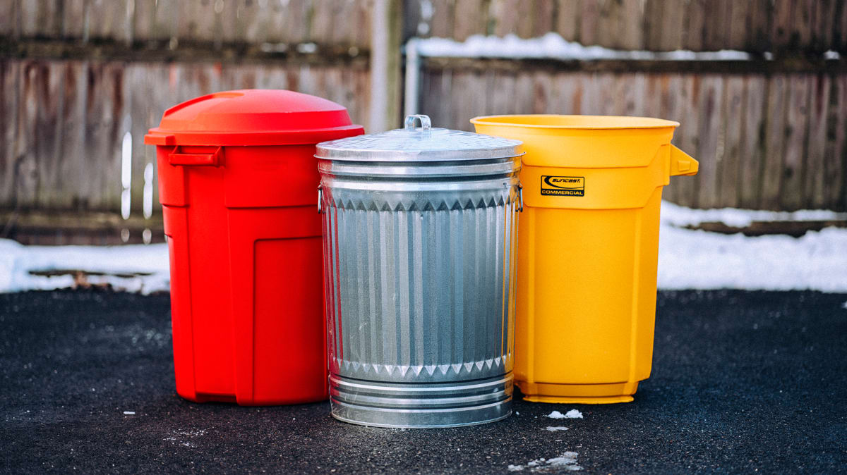 How To Remove Smell From An Outdoor Garbage Can