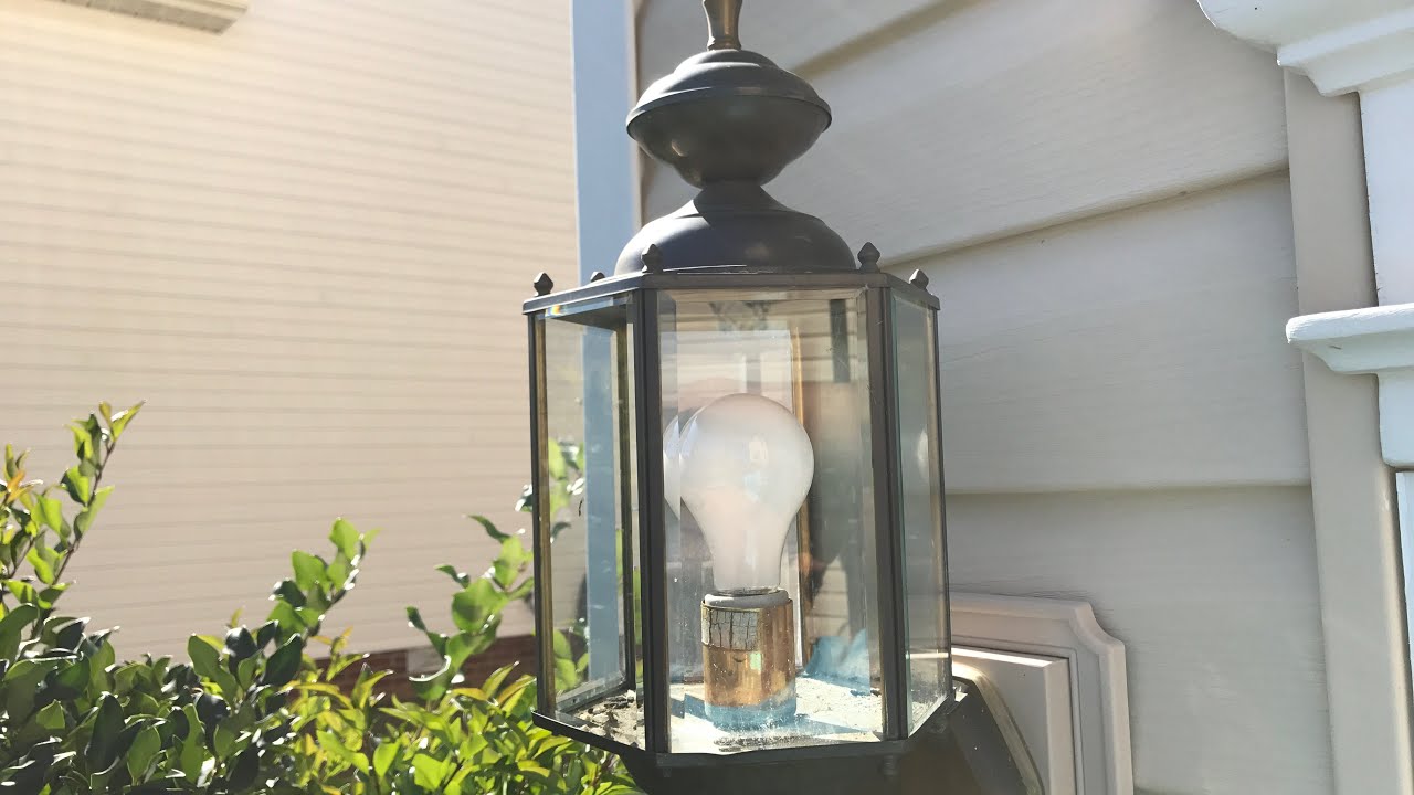 How To Replace Bulb In Outdoor Lamp Post