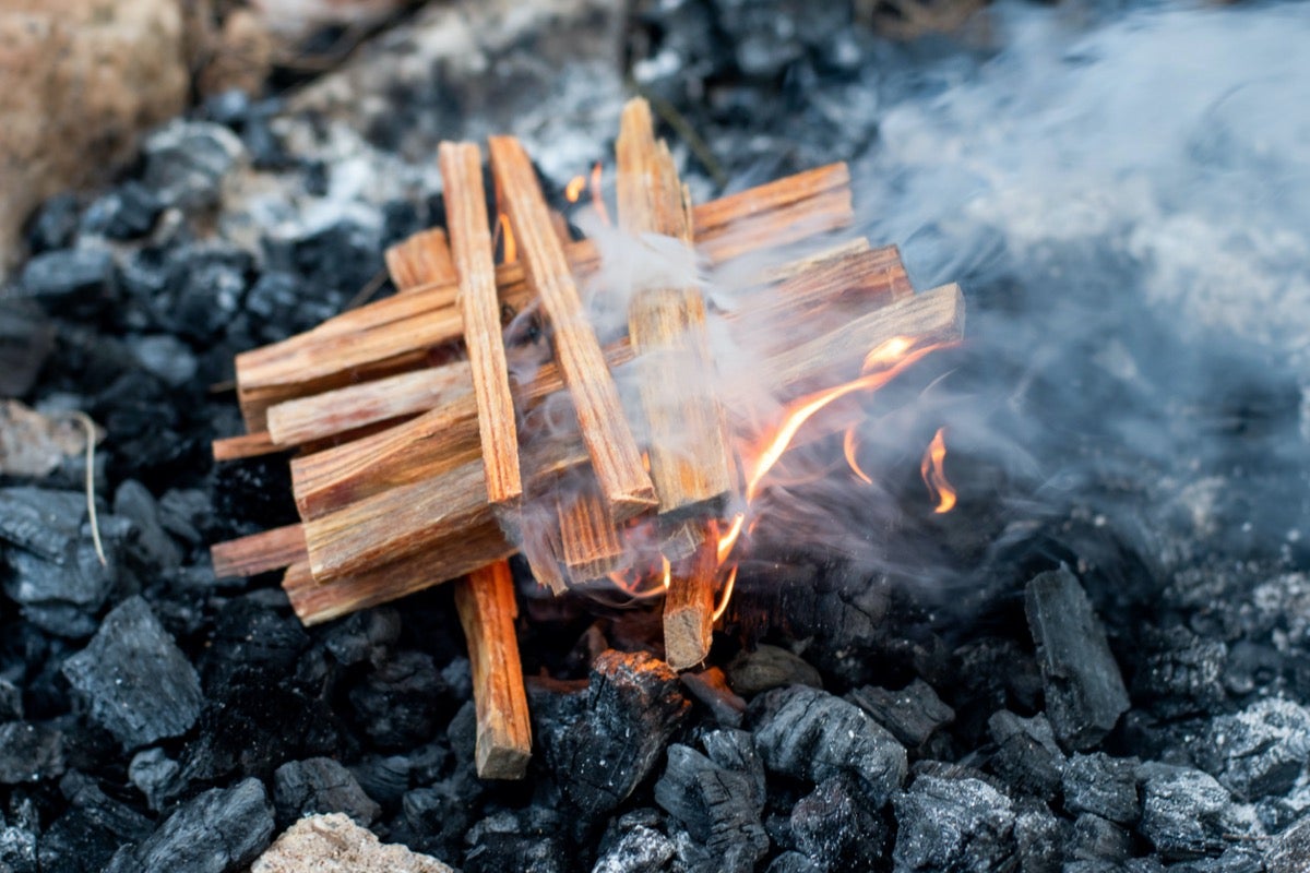 How To Stack Wood In A Fire Pit