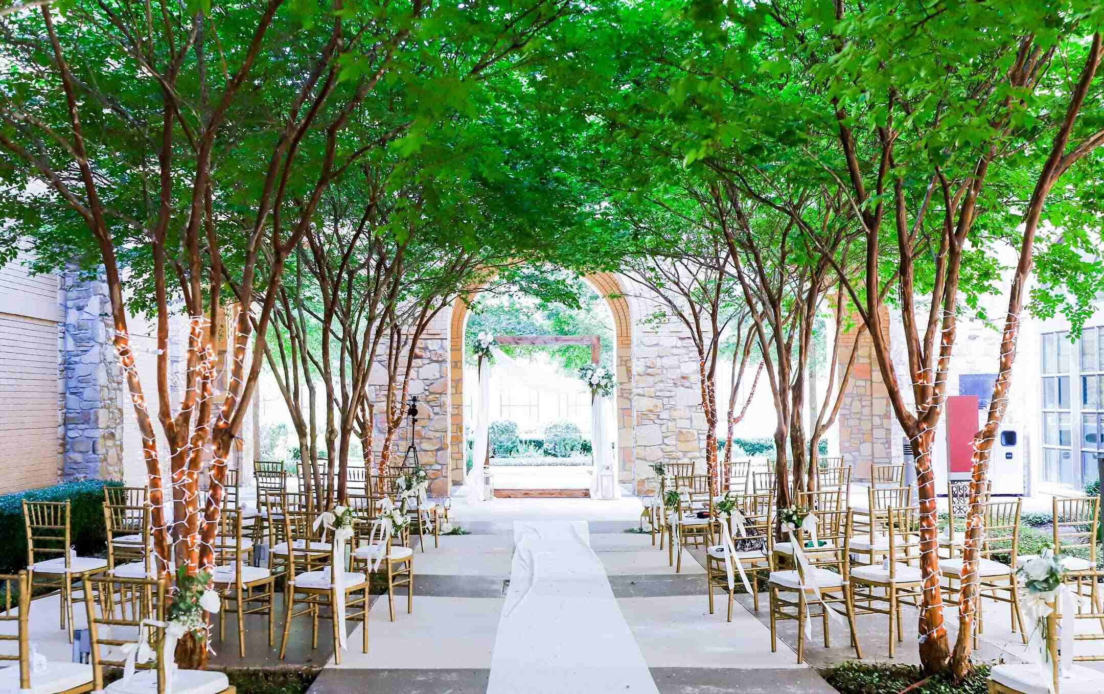 How To Stay Cool At An Outdoor Summer Wedding