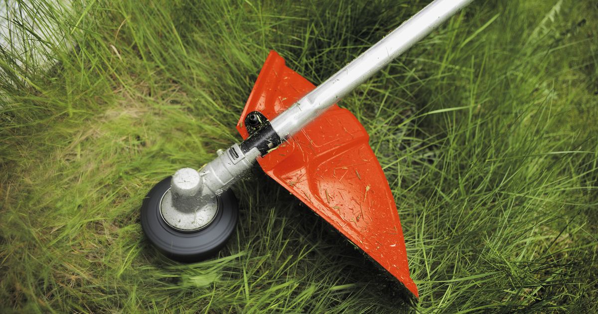 How To Use A Trimmer For Grass