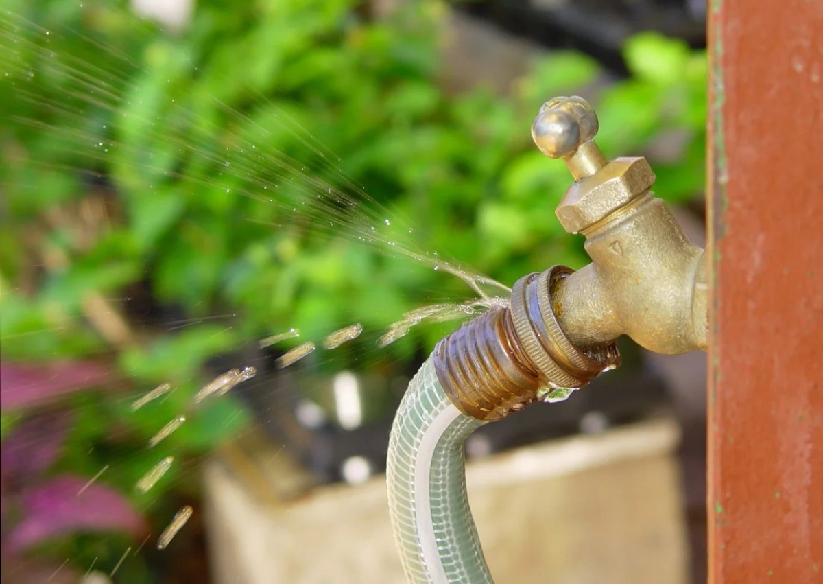 Outdoor Faucet Sprays Water When Turning Off