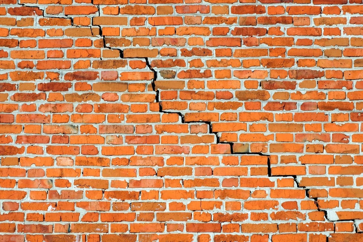 What Causes Cracks In Brick Walls