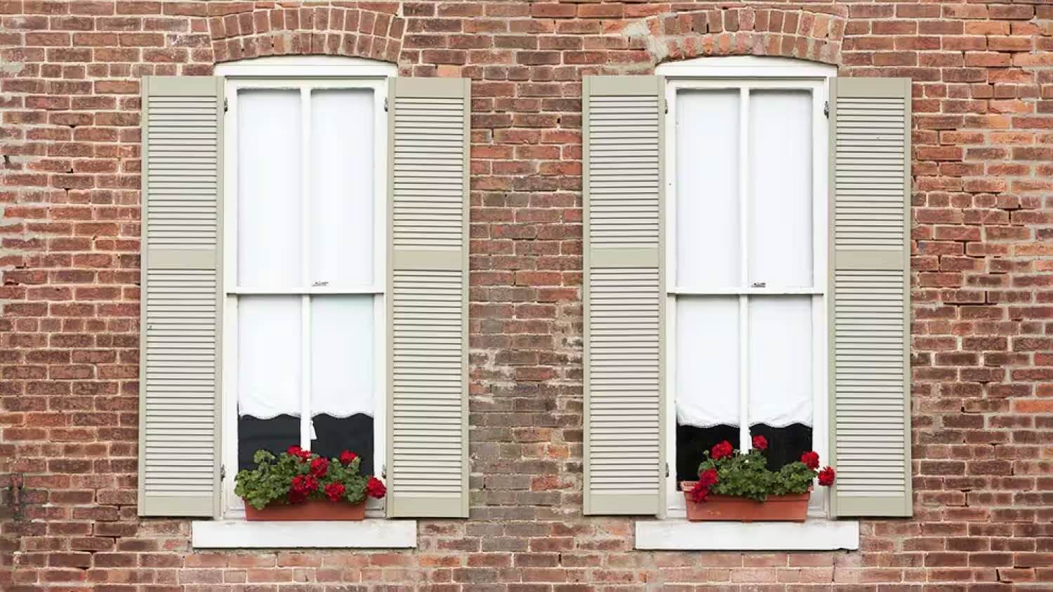 What Color Shutters For Red Brick House 1705493089 