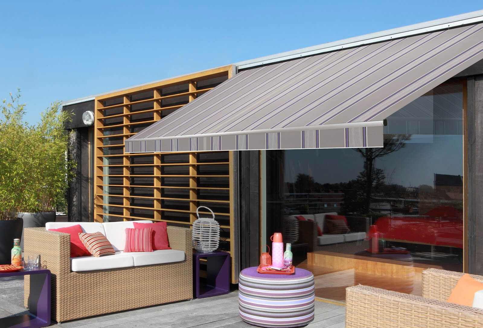What Is A Retractable Awning