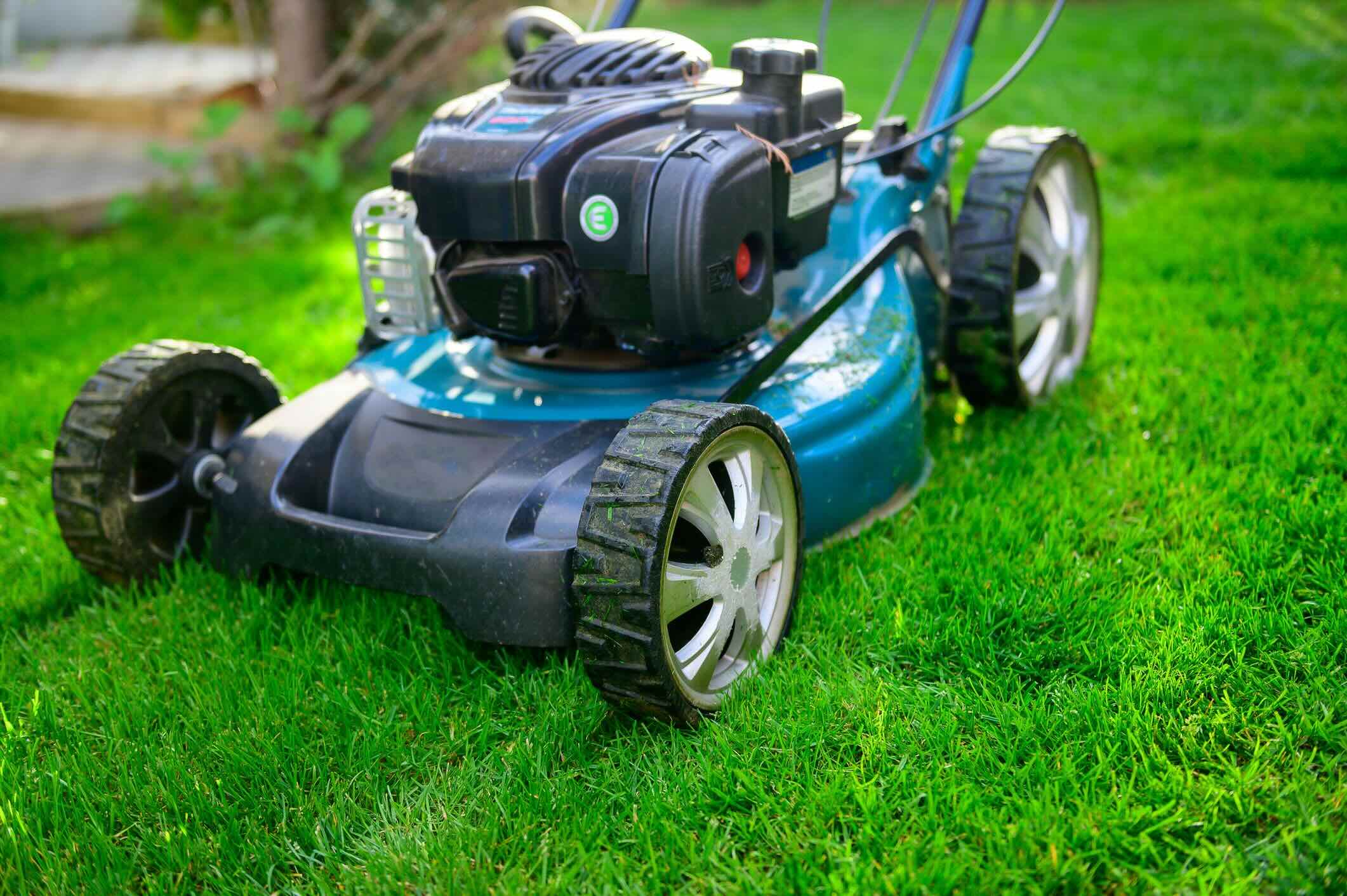 What Is A Self-Propelled Lawnmower