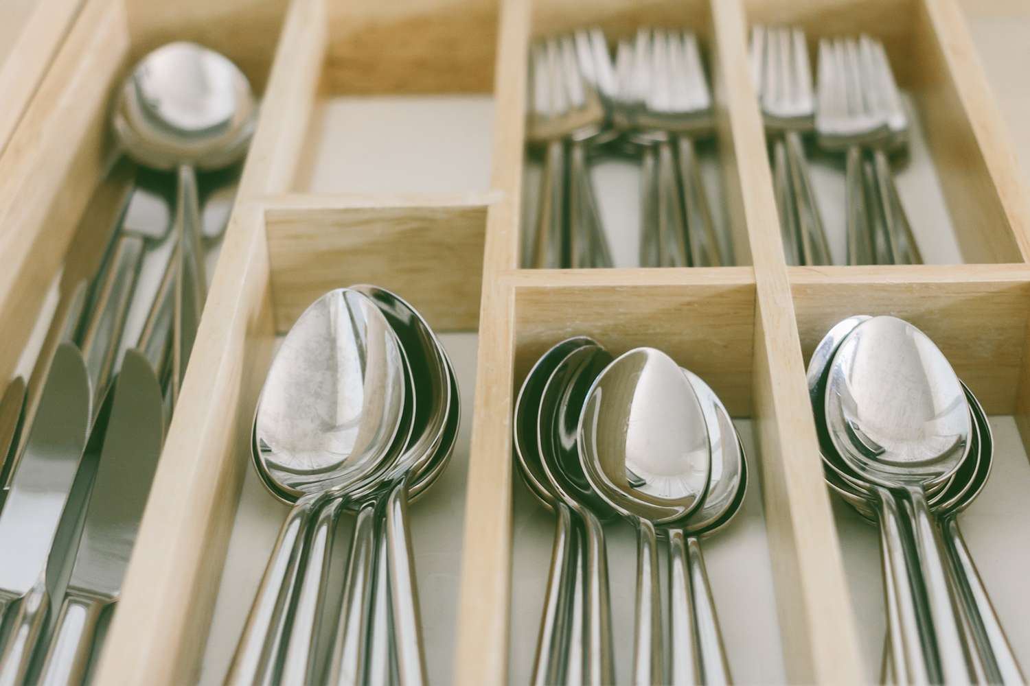 What Is The Difference Between Silverware And Flatware