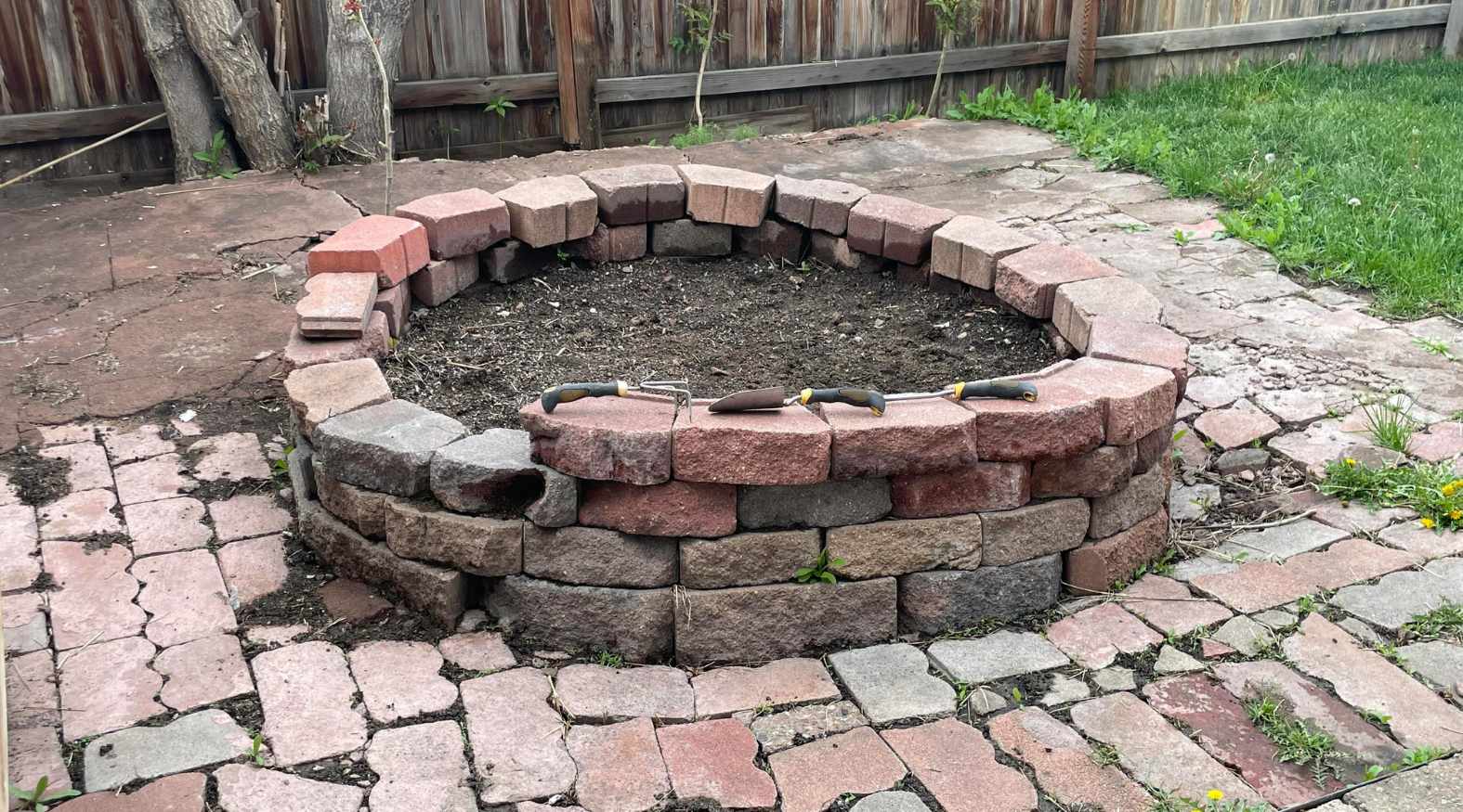 What Kind Of Bricks For Fire Pit