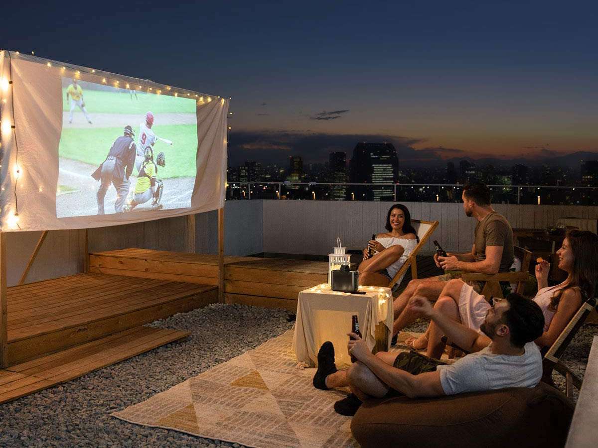 What Makes A Good Outdoor Projector