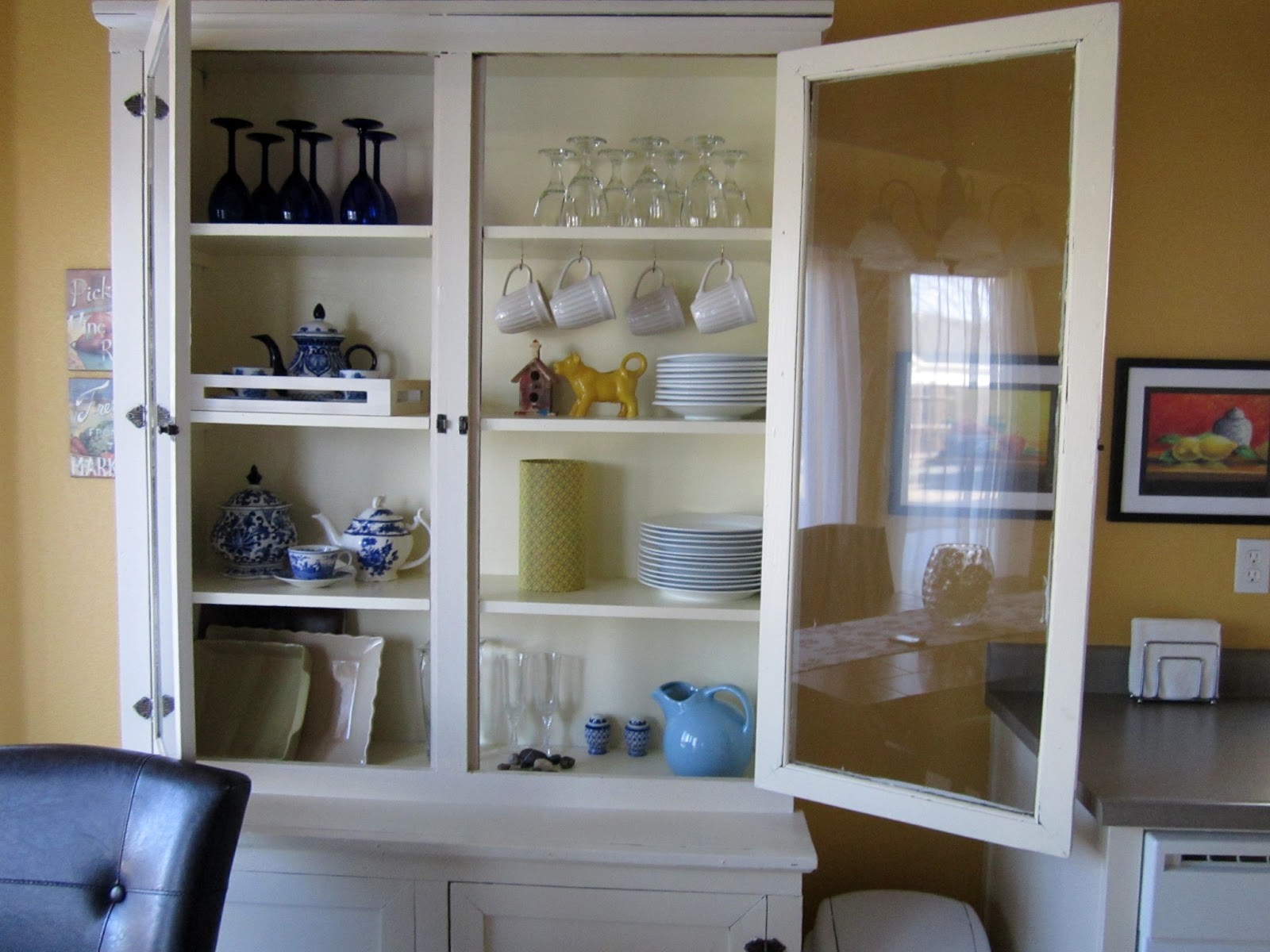What To Put In A China Cabinet