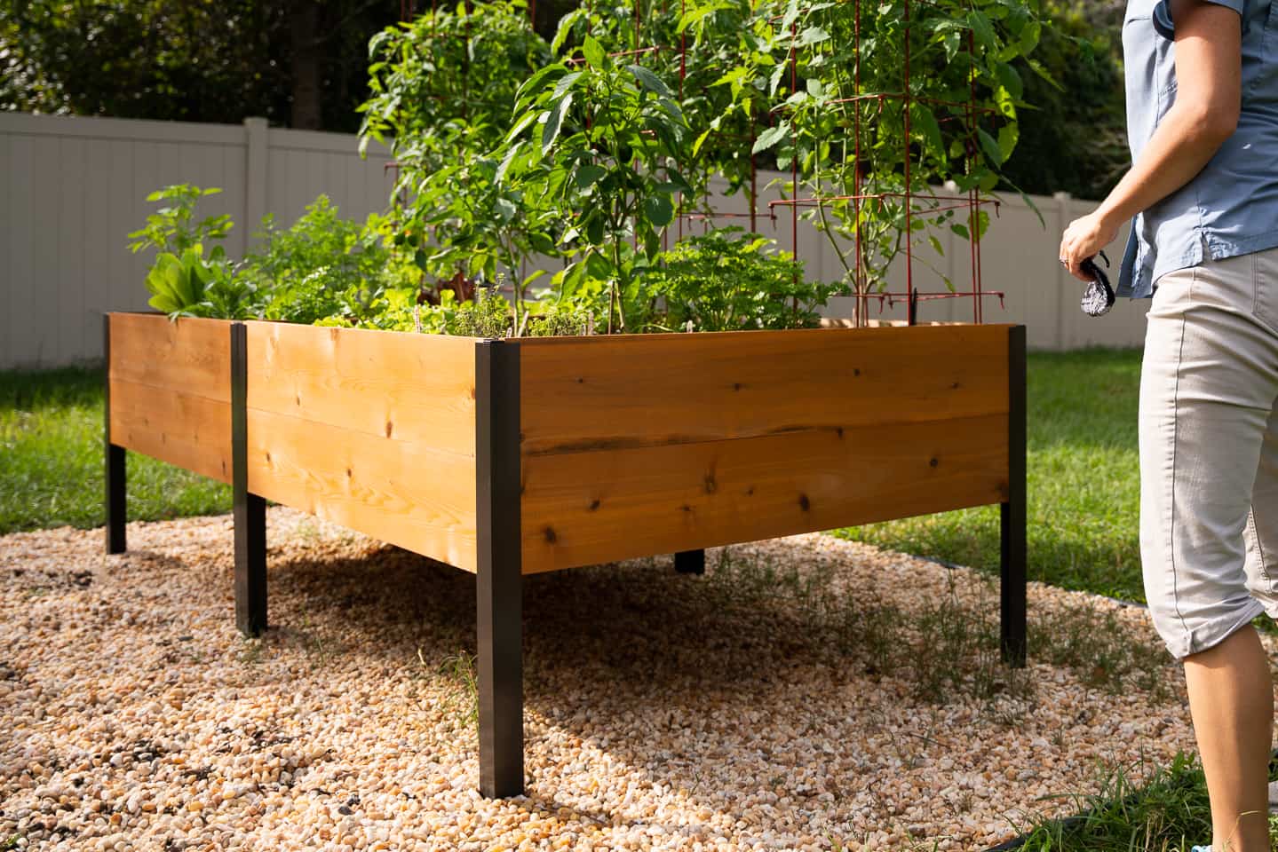 What To Put On The Bottom Of A Raised Garden Bed With Legs